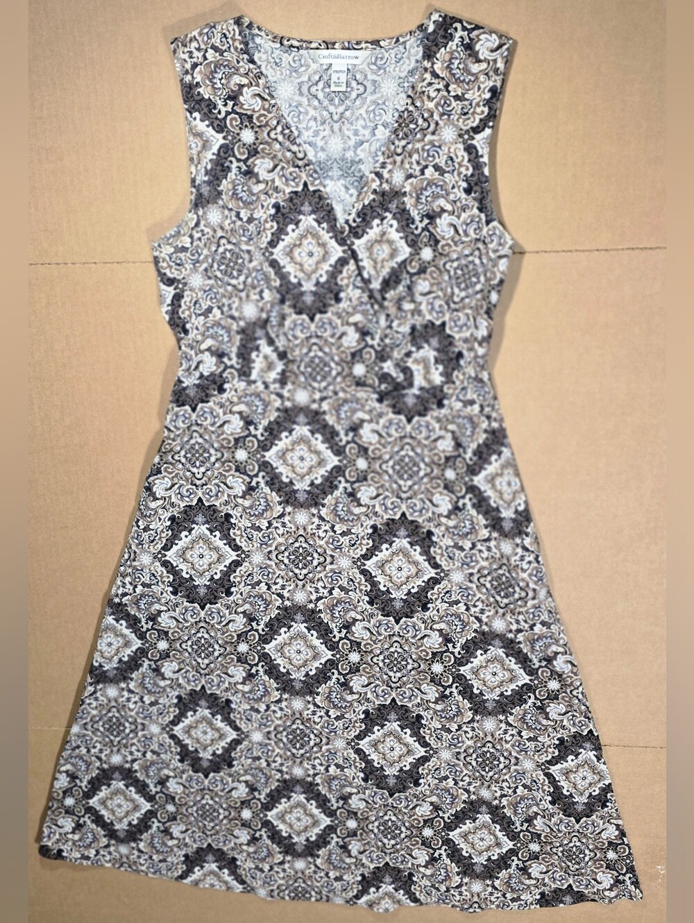 Croft&Barrow 6 Sleeveless V-Neck Patterned Women’s Dress -Classic, Old Money